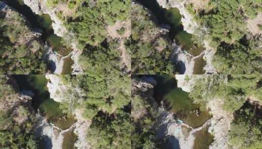 无人机航拍一群人在河里游泳高清在线视频素材下载