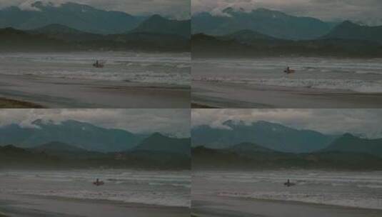 在大浪里玩冲浪板的男人高清在线视频素材下载