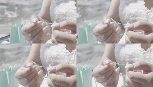 珠宝店的美丽情侣珠宝店求婚手链高清在线视频素材下载