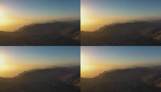 高山中的山湖史诗镜头在无人机上拍摄高清在线视频素材下载