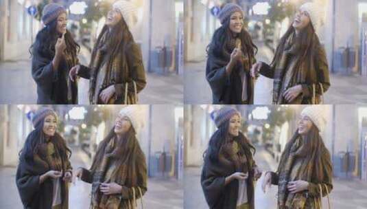 两个打扮时尚的女孩在街上嬉笑聊天高清在线视频素材下载