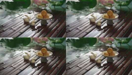 中秋节兔子形象和月饼高清在线视频素材下载