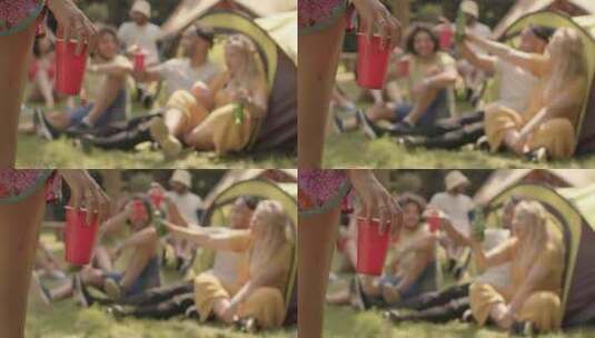 拿着红色饮料杯子的女人特写镜头高清在线视频素材下载