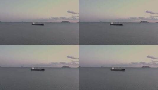 俄罗斯远东，傍晚锚地的普通货船高清在线视频素材下载