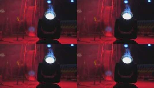马戏团表演中移动灯头的特写镜头高清在线视频素材下载