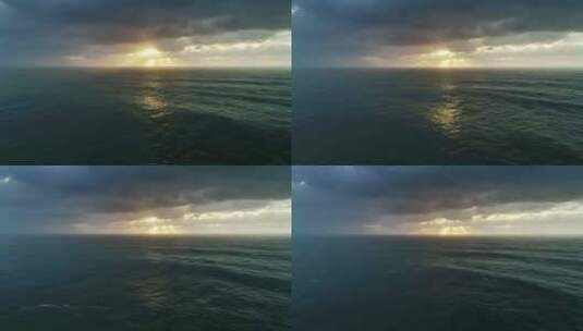 鸟瞰大浪和戏剧性的日落天空高清在线视频素材下载