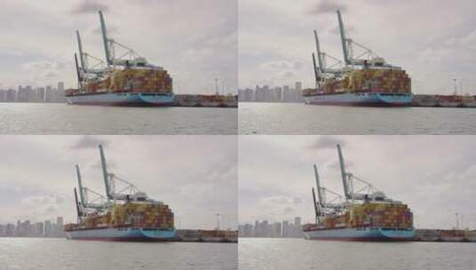 港口装有集装箱的货船高清在线视频素材下载