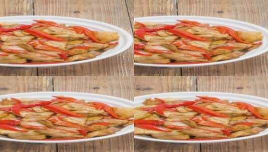 红辣椒炒肉家常菜4k竖版滑轨平移高清在线视频素材下载
