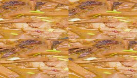 炖墨鱼汤美食菜品4k竖版平移镜头高清在线视频素材下载
