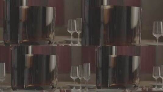 吧台上精致的酒具和杯子高清在线视频素材下载