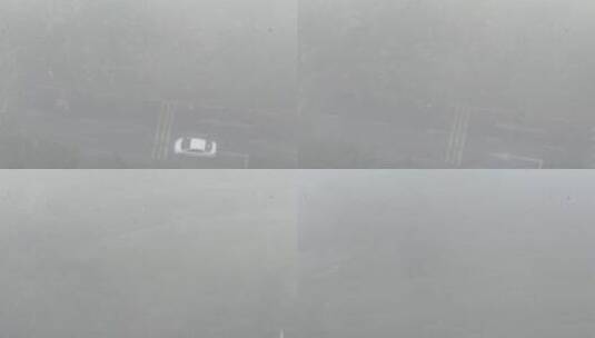 俯瞰大雾车流上摇大雾高清在线视频素材下载