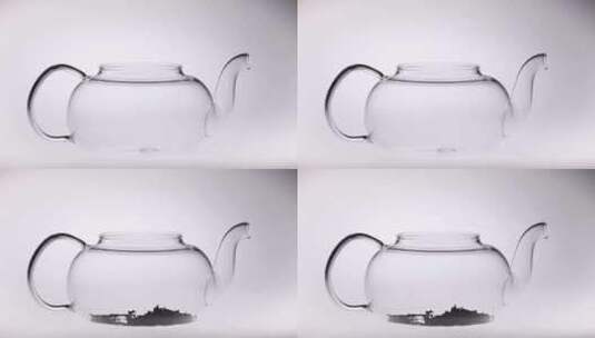 红茶的叶子躺在透明玻璃茶壶上高清在线视频素材下载