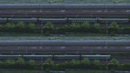 在铁路上行驶的火车高清在线视频素材下载