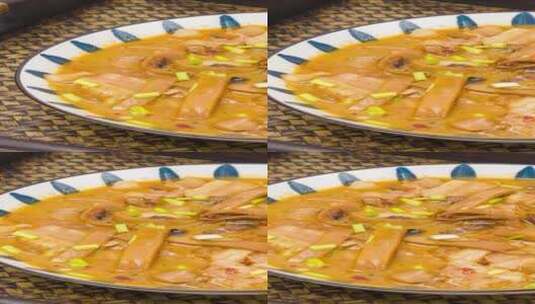 炖墨鱼汤美食菜品4k竖版平移镜头高清在线视频素材下载
