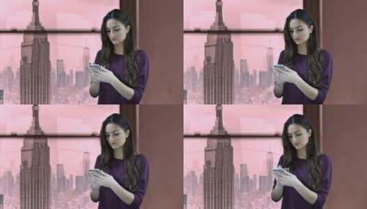 穿紫色上衣的女人在用她的智能手机高清在线视频素材下载
