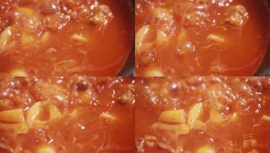 沸腾咕嘟红汤炖牛肉高清在线视频素材下载