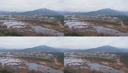 山水相依云雾缭绕的山村全景高清在线视频素材下载