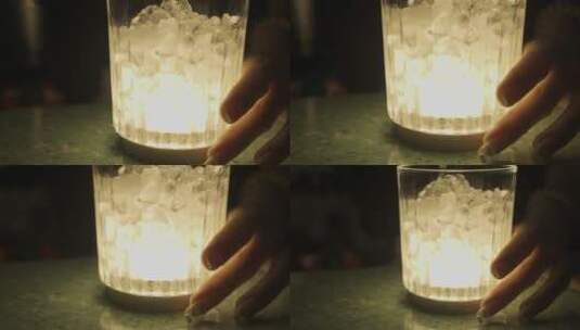 酒吧里的场景发光酒杯高清在线视频素材下载