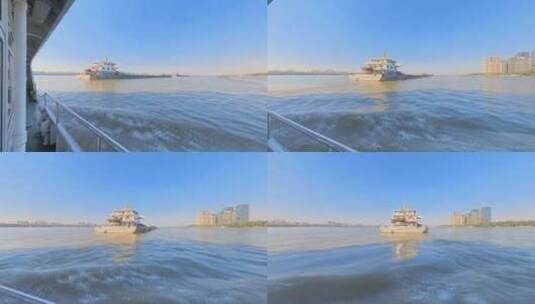 晴天游船上跟随拍摄在长江航行的货轮高清在线视频素材下载