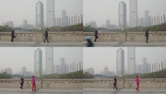 空气污染两位老人走在成都九眼桥上城市高楼高清在线视频素材下载