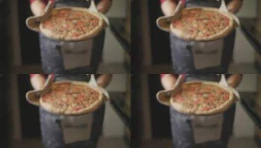 手拿披萨的特写高清在线视频素材下载