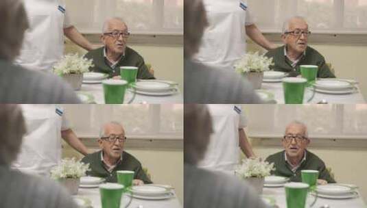 老人坐在疗养院的餐桌上看向别处高清在线视频素材下载
