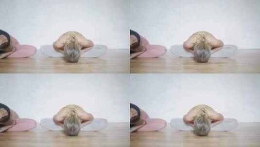 两个女人在地板上做瑜伽练习高清在线视频素材下载