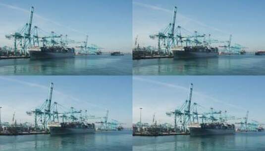 停在港口的一艘货船高清在线视频素材下载
