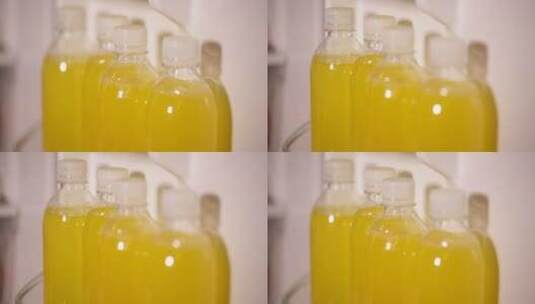 玻璃瓶玻璃杯冰箱水瓶装果汁高清在线视频素材下载