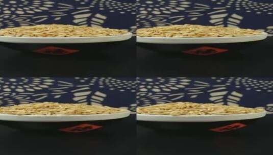 天然燕麦米五谷杂粮4k视频旋转镜头高清在线视频素材下载