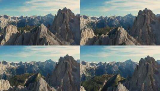 日落时峡谷上方拉瓦雷多三座山峰的岩石顶部高清在线视频素材下载