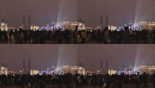 人们在城市阳台观看亚运会开幕式灯光秀高清在线视频素材下载