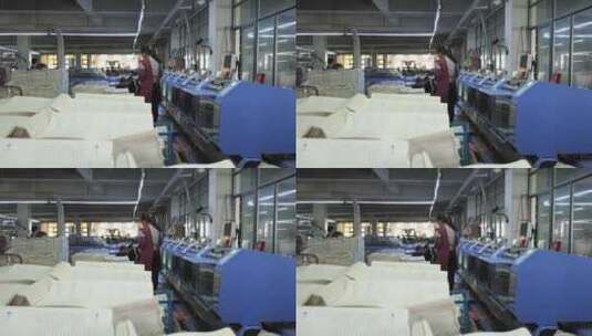 印刷厂里忙碌的工人们全景1高清在线视频素材下载