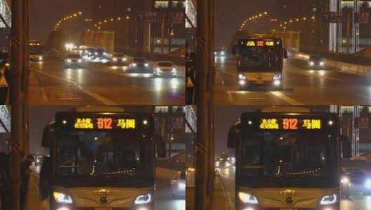 北京晚高峰公交站城市道路夜景高清在线视频素材下载
