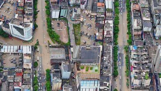 俯瞰城市街景道路被水淹没的景象高清在线视频素材下载