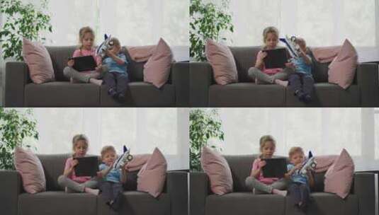 两个小孩做沙发上玩耍高清在线视频素材下载