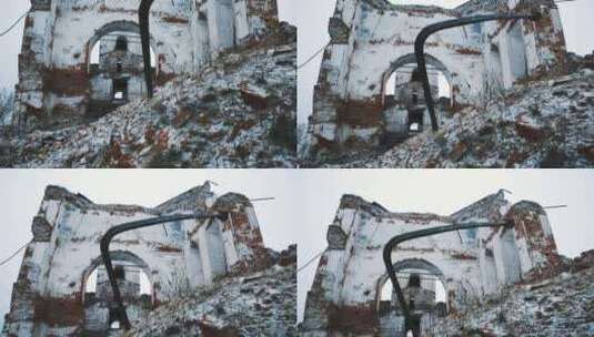雪中一座老教堂的废墟高清在线视频素材下载
