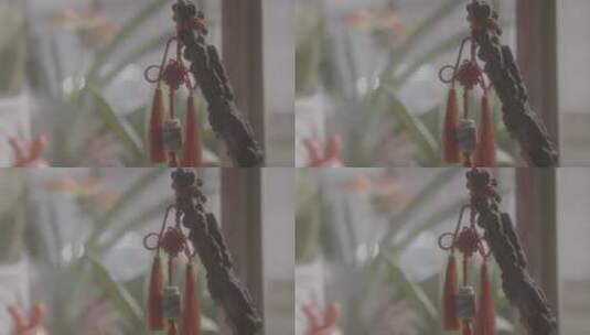 老房子窗台上的花椒木挂平安结高清在线视频素材下载