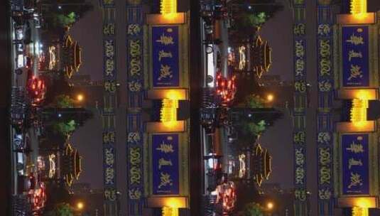 威海华夏城景区三重门牌坊夜景人流车流高清在线视频素材下载