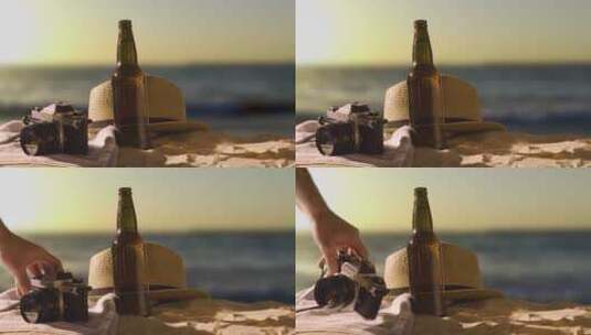 啤酒瓶在海滩的毛巾上高清在线视频素材下载