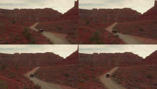 沙漠公路上行驶的汽车高清在线视频素材下载
