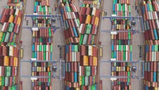 航拍港口集装箱调度高清在线视频素材下载
