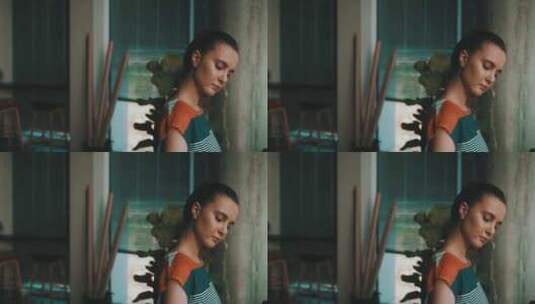 女人弹钢琴高清在线视频素材下载