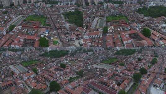 漳州古城航拍闽南古厝城市红砖瓦房漳州市区高清在线视频素材下载