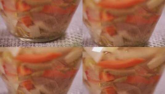 跳水泡菜透明泡菜坛子腌制泡菜酸菜高清在线视频素材下载
