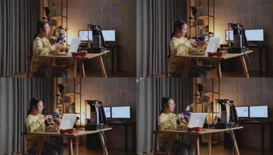 青少年亚洲女孩与笔记本电脑检查机器人手在家里高清在线视频素材下载