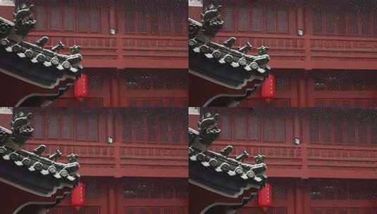 武当山紫霄宫古建筑房檐脊兽雪景红色背景高清在线视频素材下载