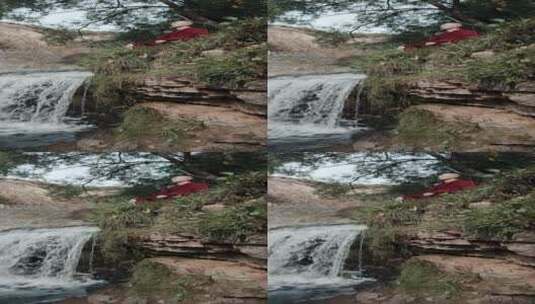 和尚在瀑布附近冥想高清在线视频素材下载