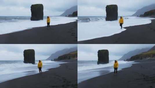 冰岛莱克贾维克海滩海岸线上的人带着泡沫海高清在线视频素材下载