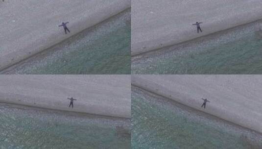 航拍男人躺在西藏佩枯错湖岸边高清在线视频素材下载